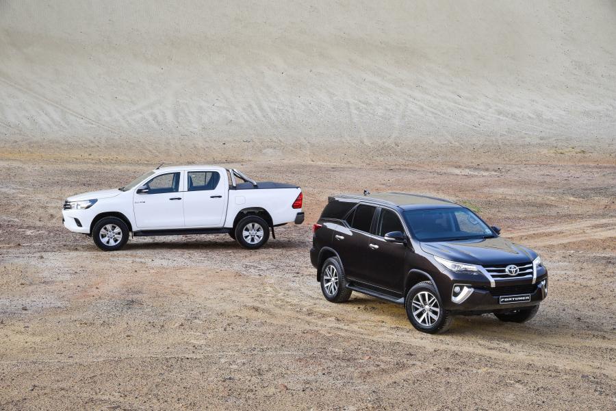  Toyota Hilux 4x4 SRX Double Cab 2016 года  (ZA) (фото 4 из 35)